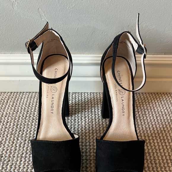 Chinese Laundry Platform Heels - Picture 2 of 3